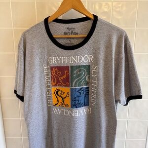Universal Studios Orlando Wizarding World of Harry Potter Houses of Hogwarts tee
